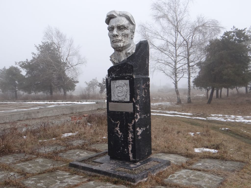 памятник комбайнеру.jpg памятник комбайнеру.jpg